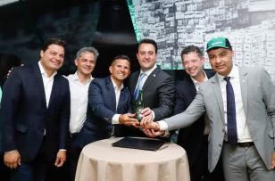 O Grupo Heineken confirma investimento de R$ 865 milhões até 2021. Cerimônia foi realizada com o governador Carlos Massa Ratinho Junior e o presidente da Invest Paraná, Eduardo Bekin. O evento ocorreu na sede da empresa em Ponta Grossa.